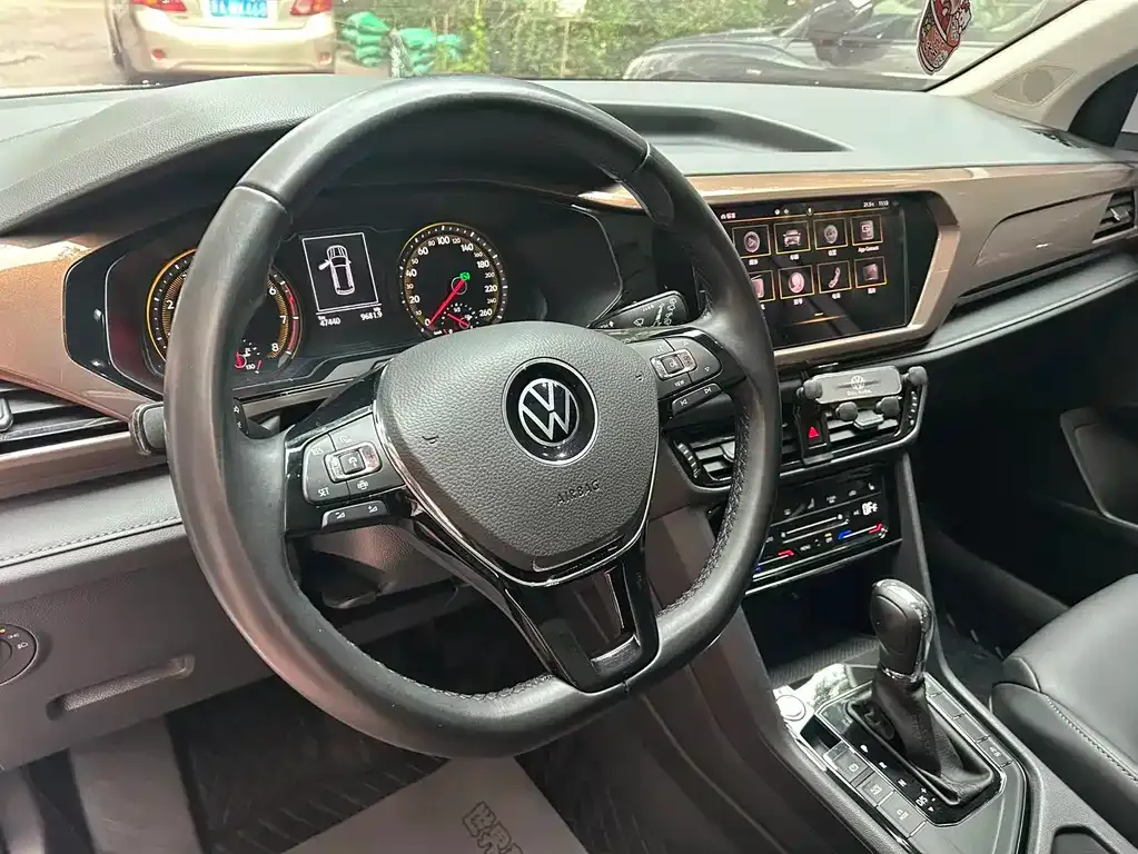 Volkswagen Tharu — фото 2