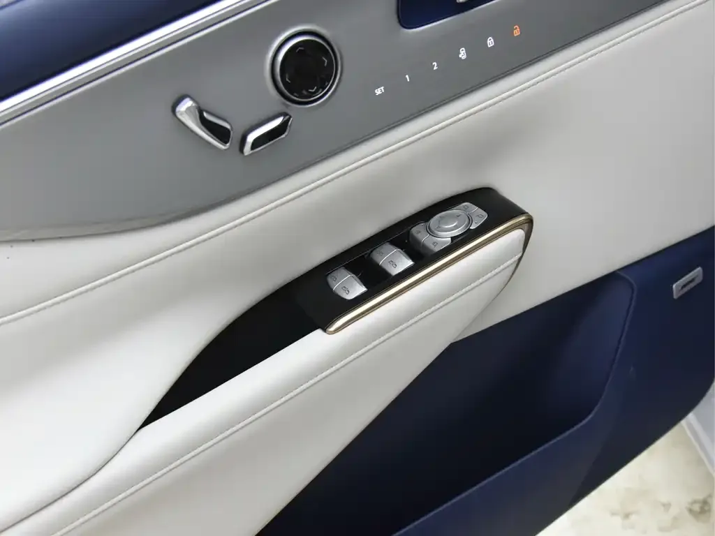 Buick GL8 Hybrid — фото 9