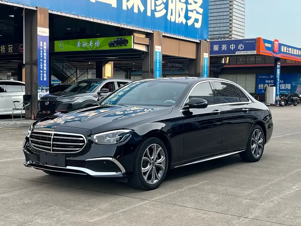 Mercedes-Benz E-Class — фото 1