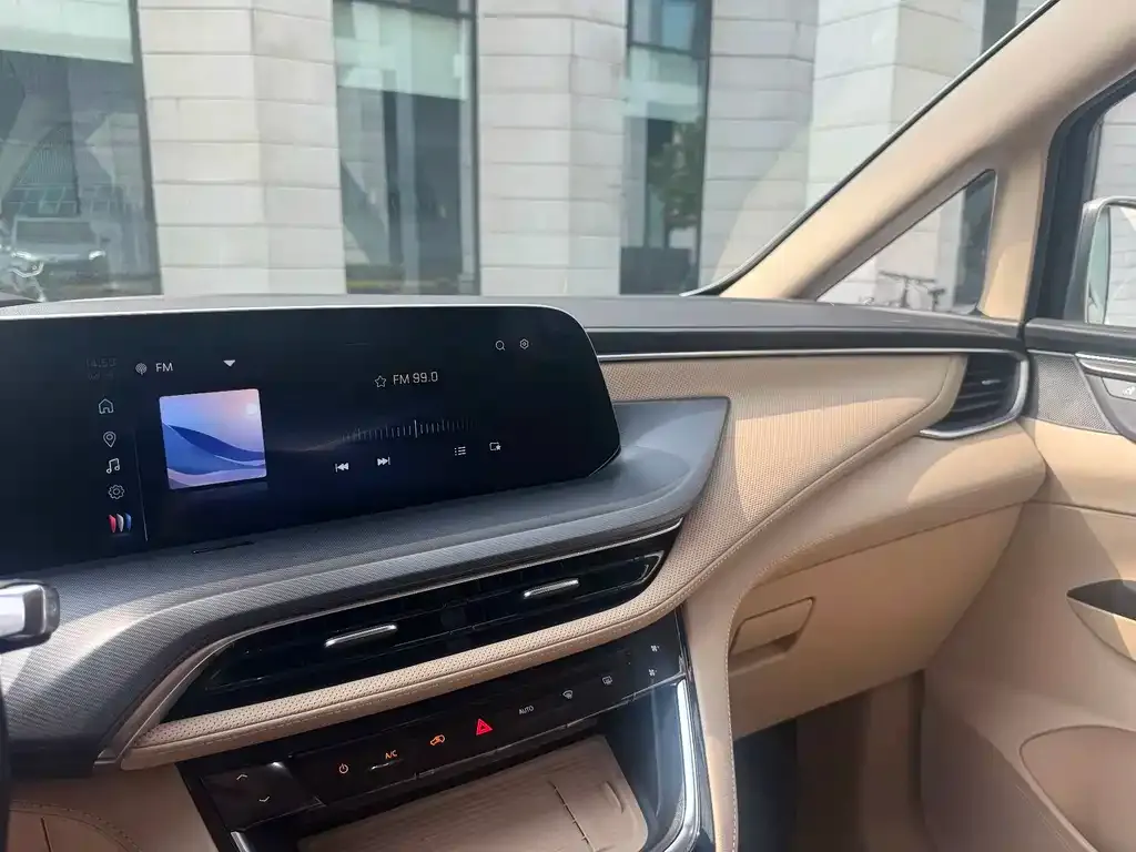 Buick GL8 Hybrid — фото 2