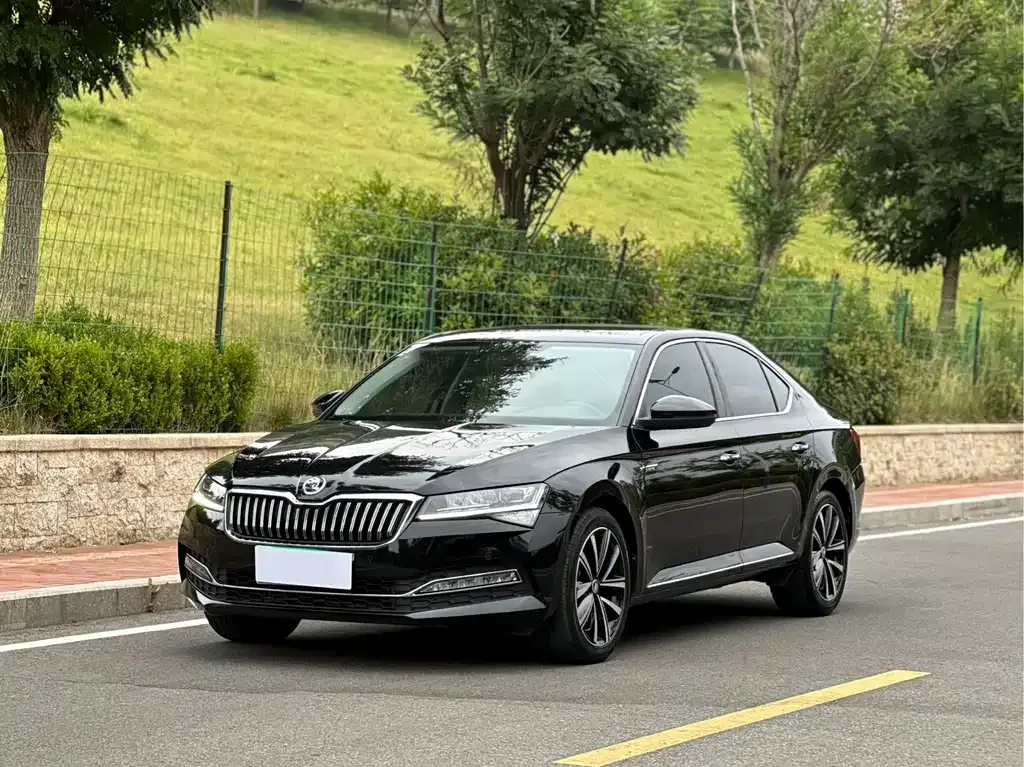 Skoda Superb — фото 1