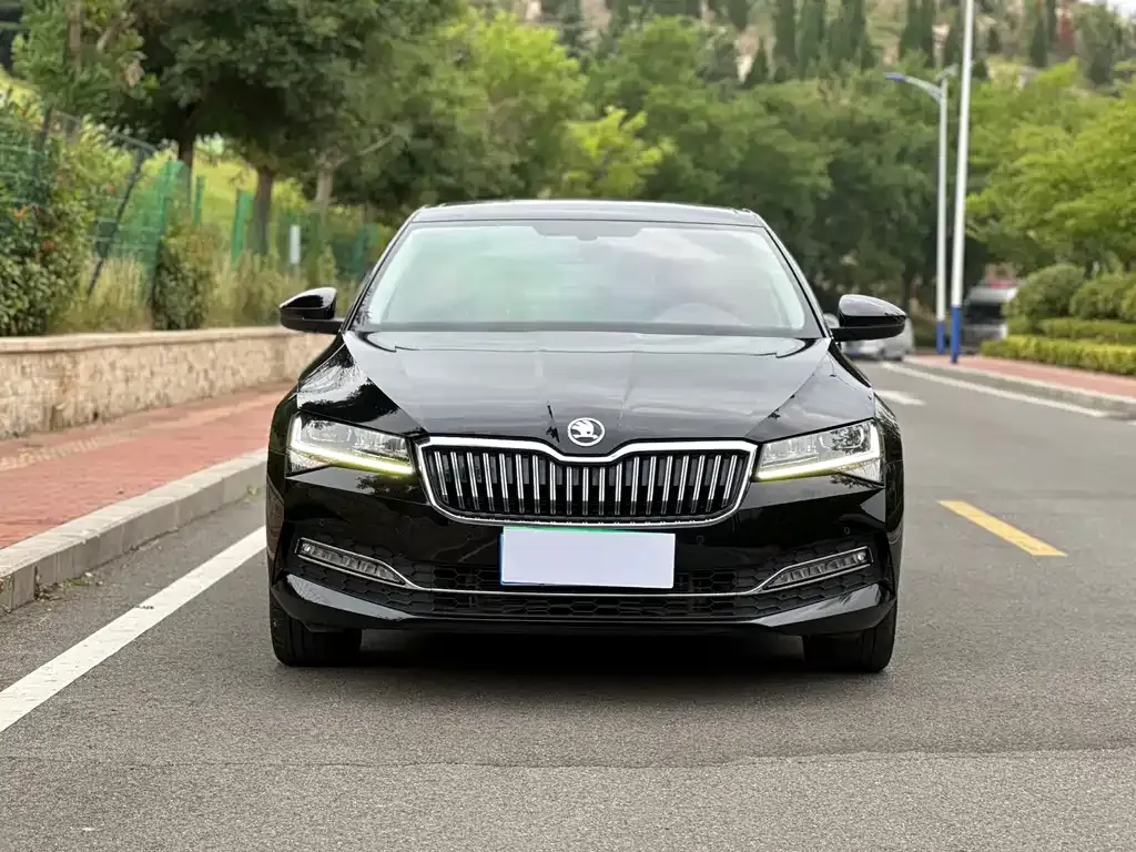 Skoda Superb — фото 5