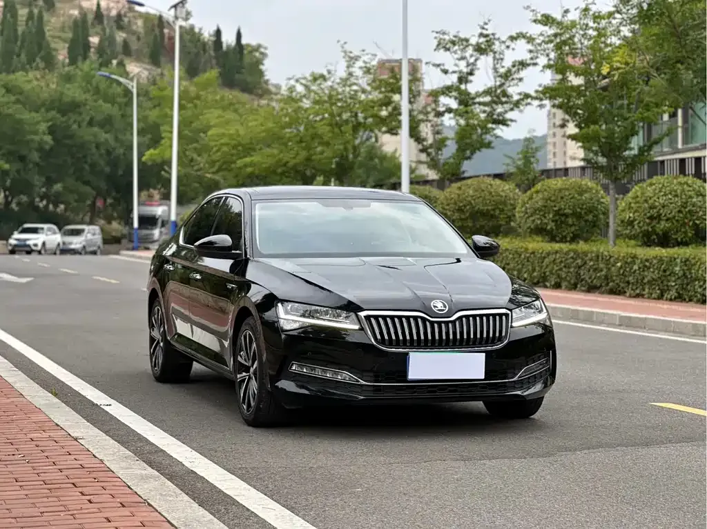 Skoda Superb — фото 3