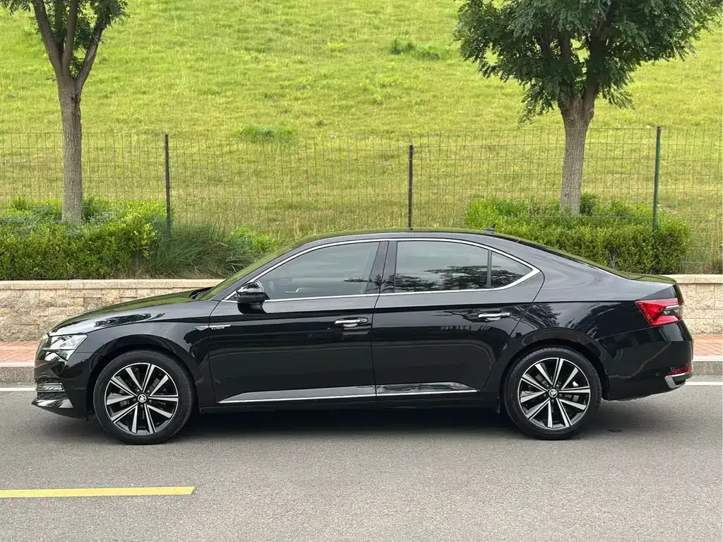 Skoda Superb — фото 7
