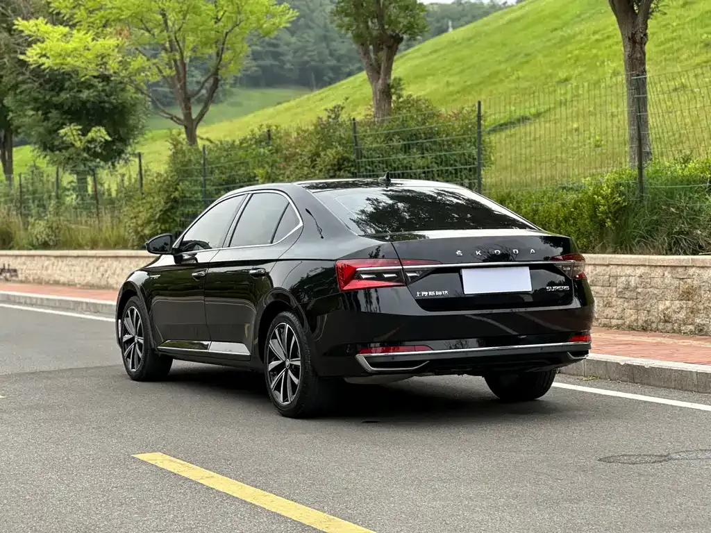 Skoda Superb — фото 10