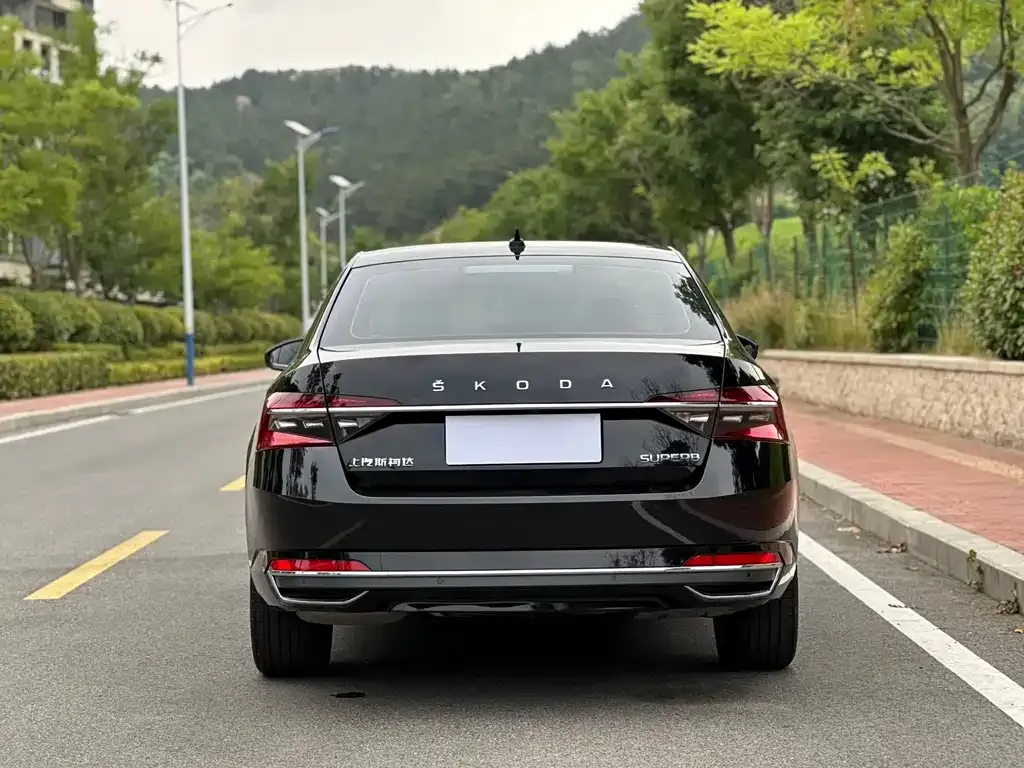 Skoda Superb — фото 4