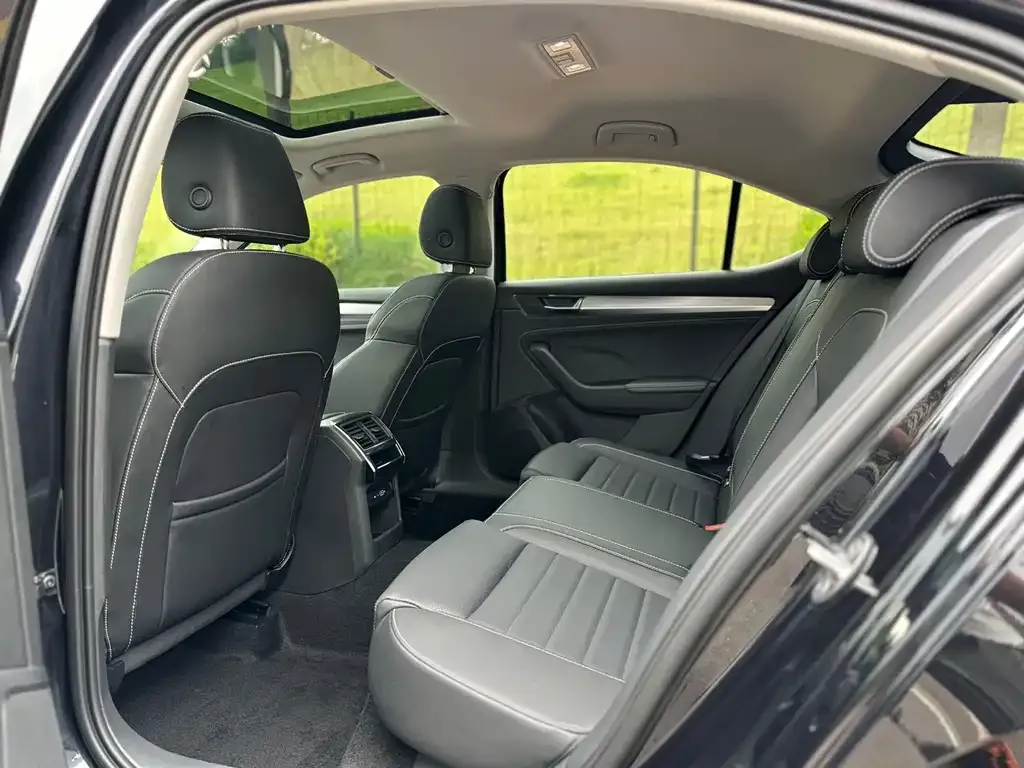 Skoda Superb — фото 8