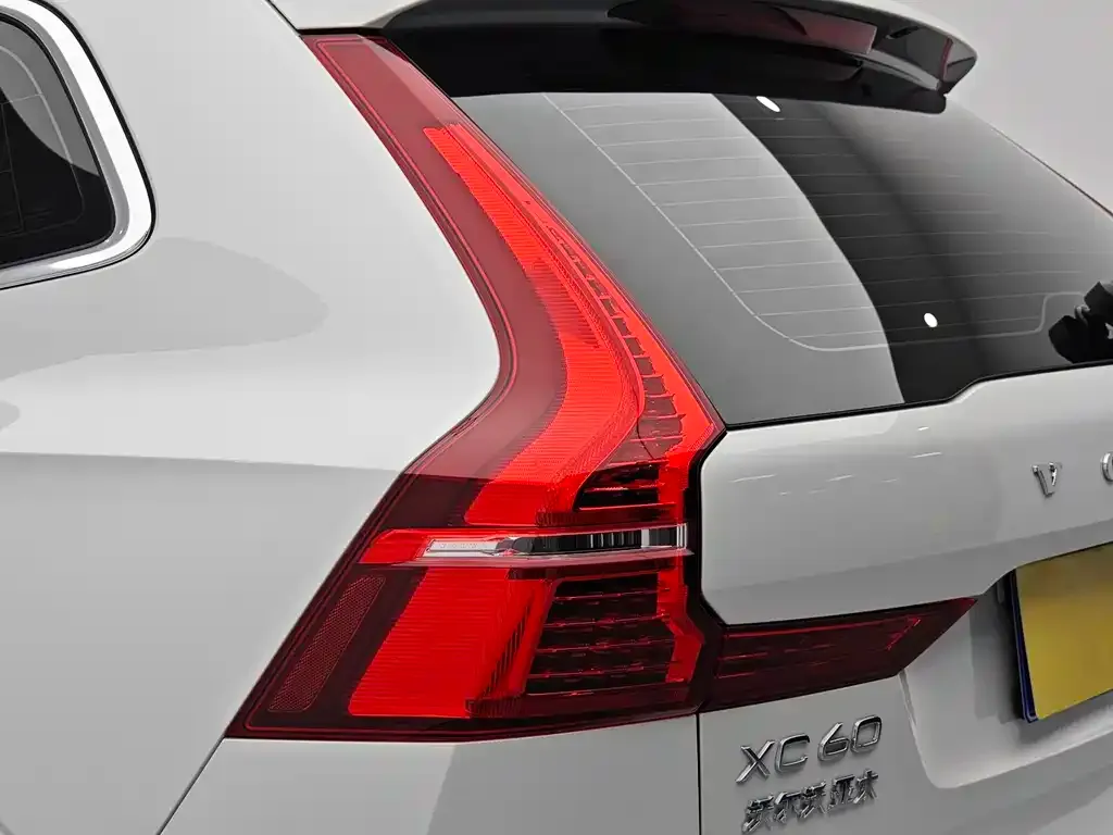 Volvo XC60 — фото 6