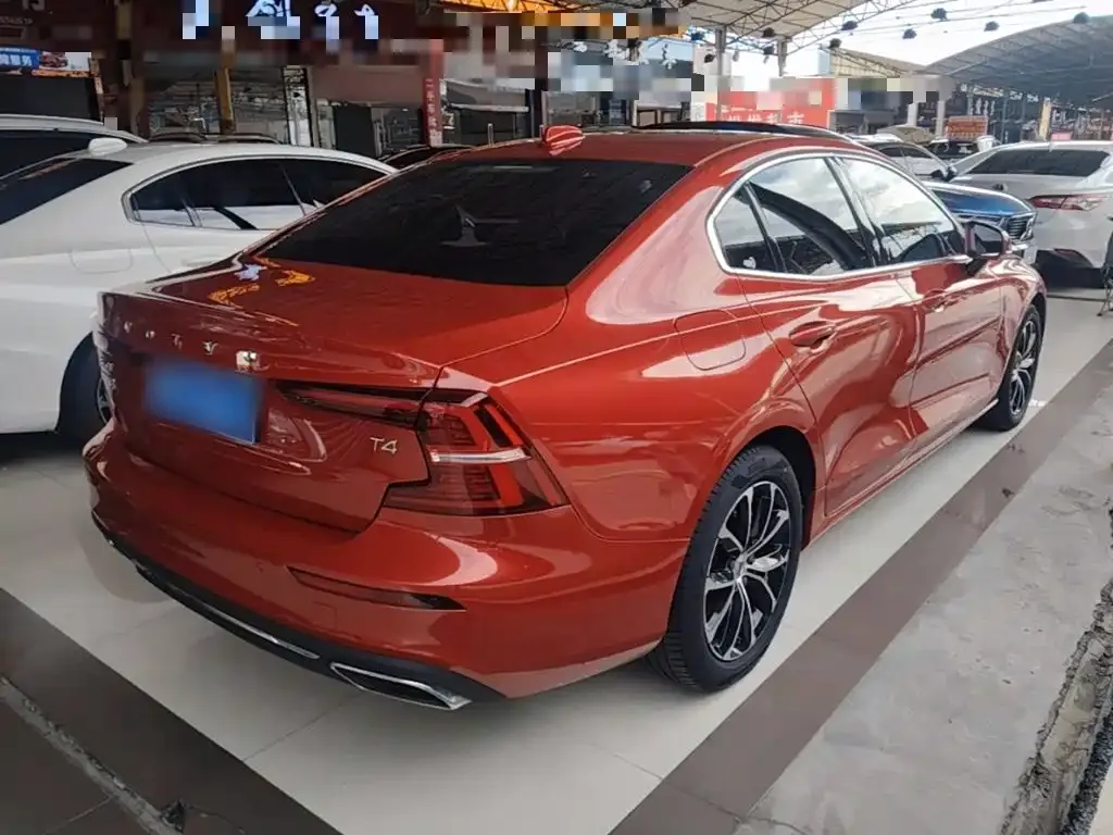Volvo S60 — фото 10