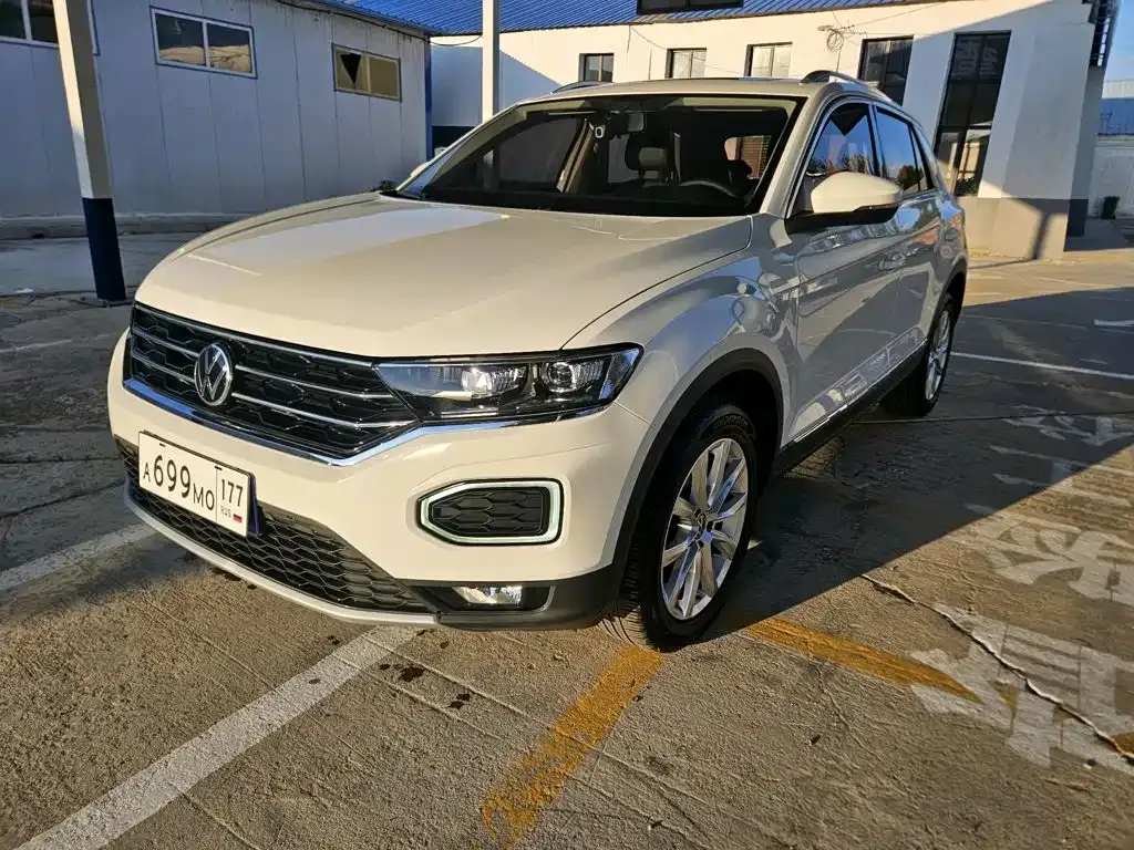 Volkswagen T-Roc — фото 1