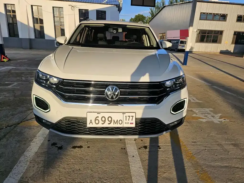 Volkswagen T-Roc — фото 6