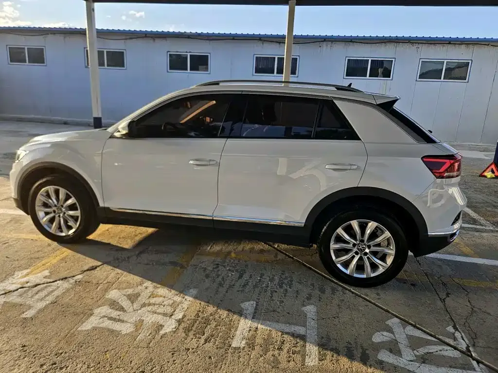 Volkswagen T-Roc — фото 5