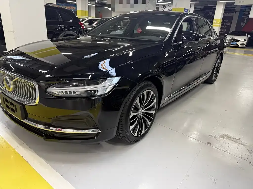 Volvo S90 — фото 1