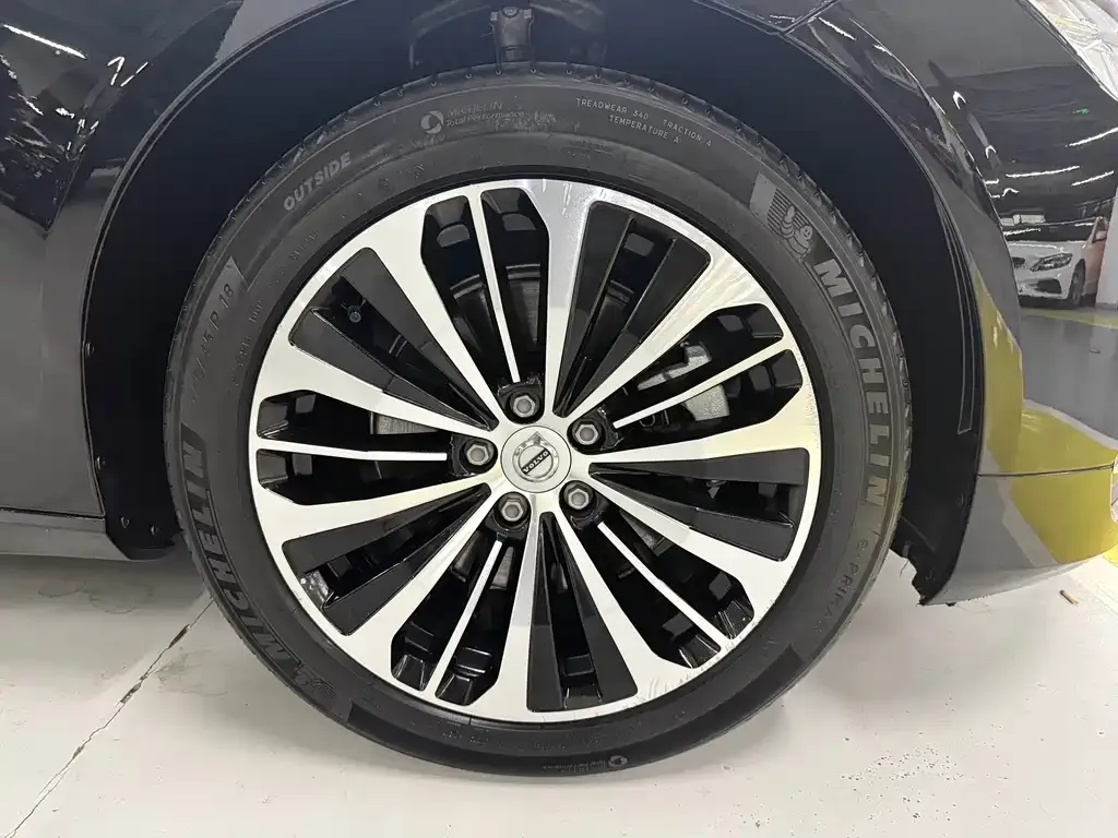 Volvo S90 — фото 3