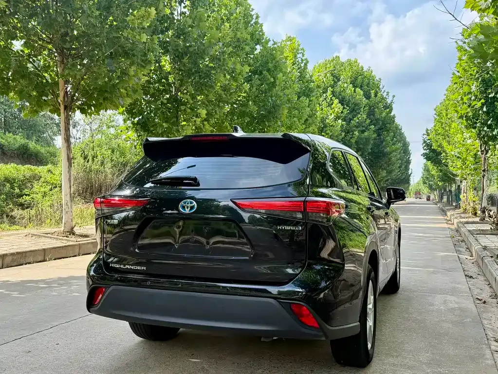 Toyota Highlander — фото 10