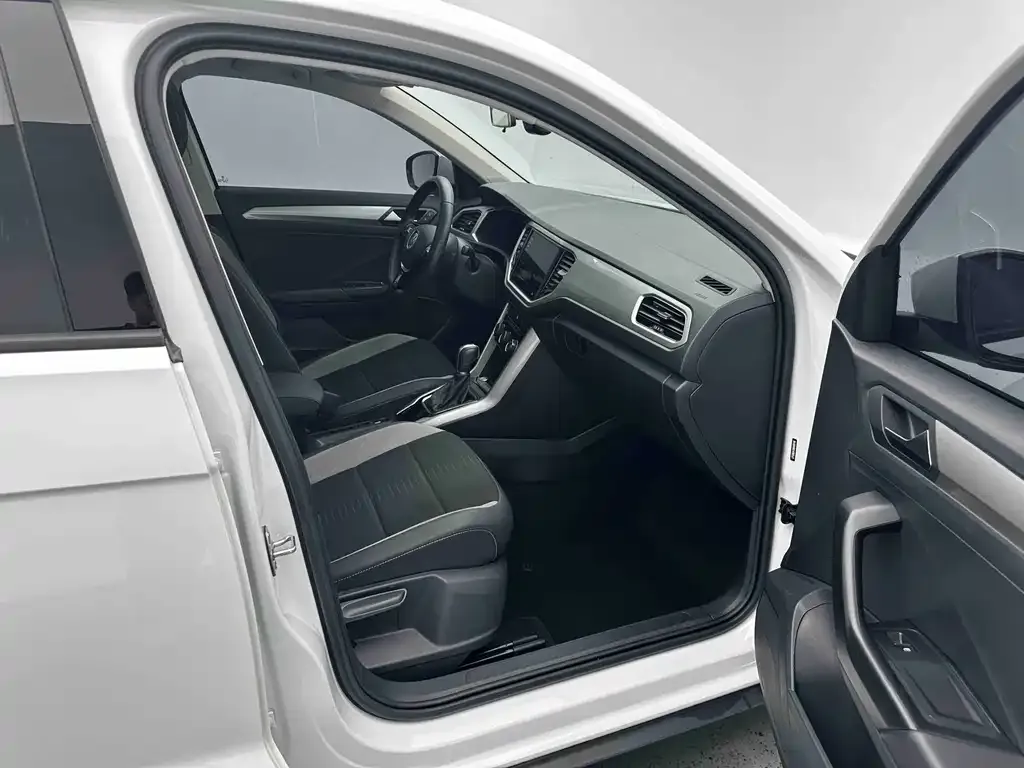 Volkswagen T-Roc — фото 10