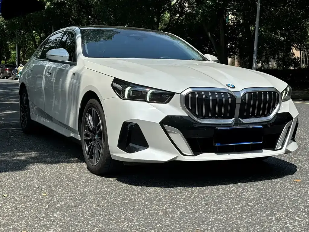 BMW 5 Series — фото 10