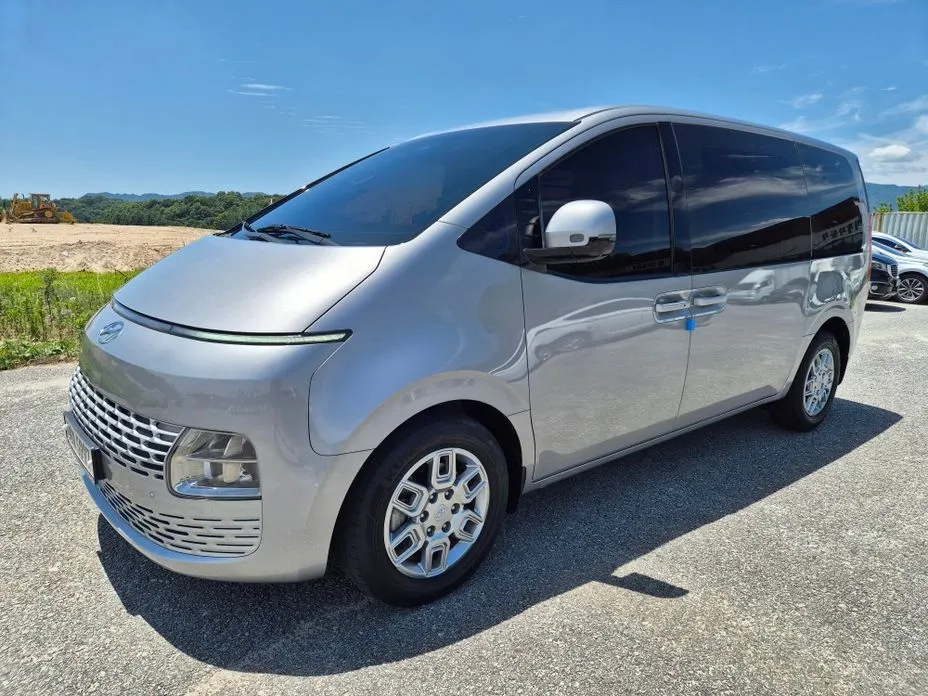 Hyundai Staria — фото 1