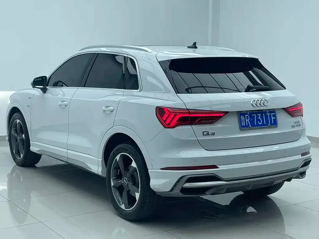 Audi Q3 — фото 10