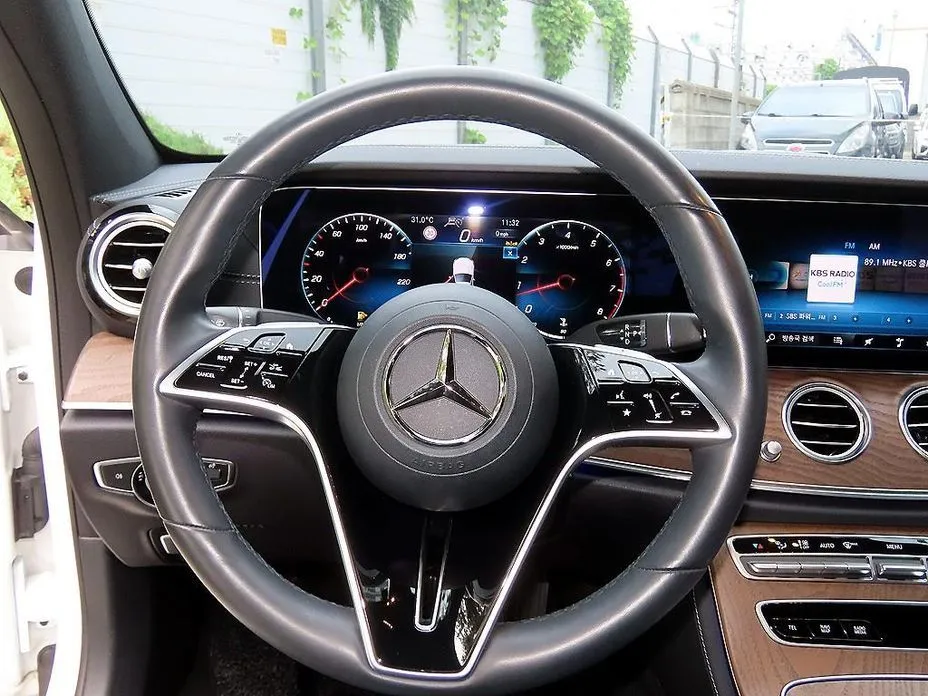 Mercedes-Benz E-Class — фото 10