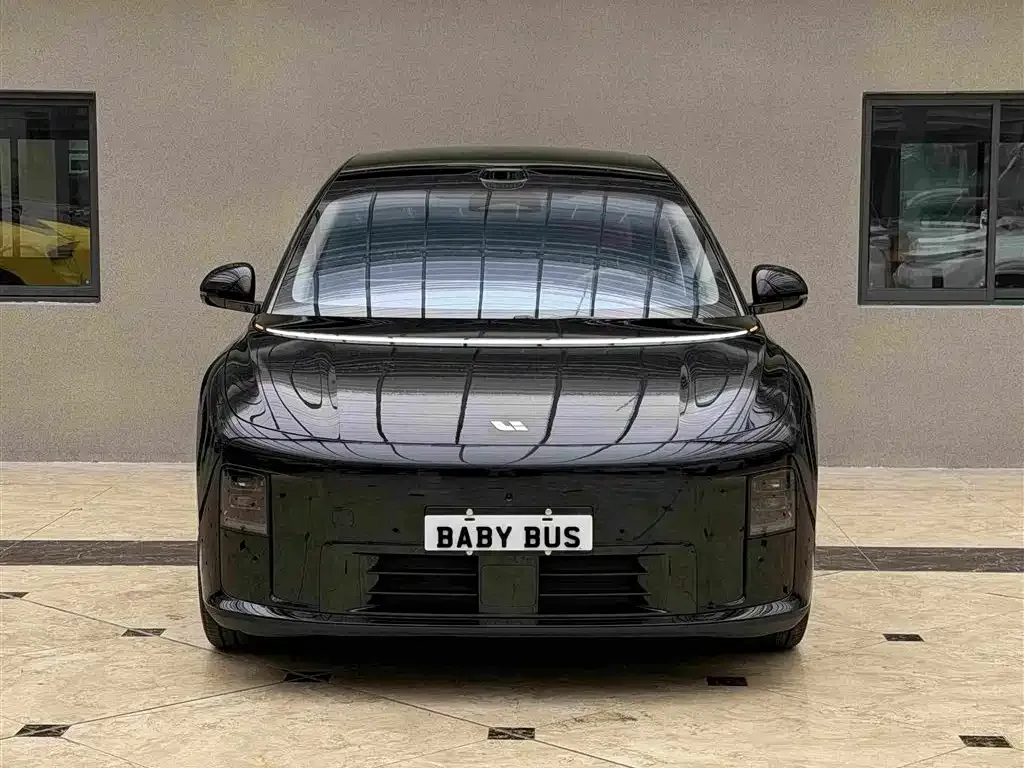 Li Auto i8 — фото 10