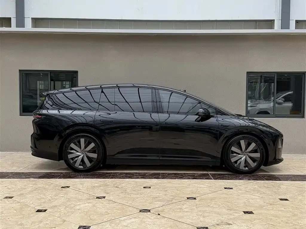 Li Auto i8 — фото 8