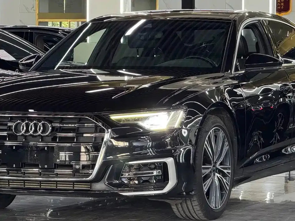 Audi A6L — фото 1