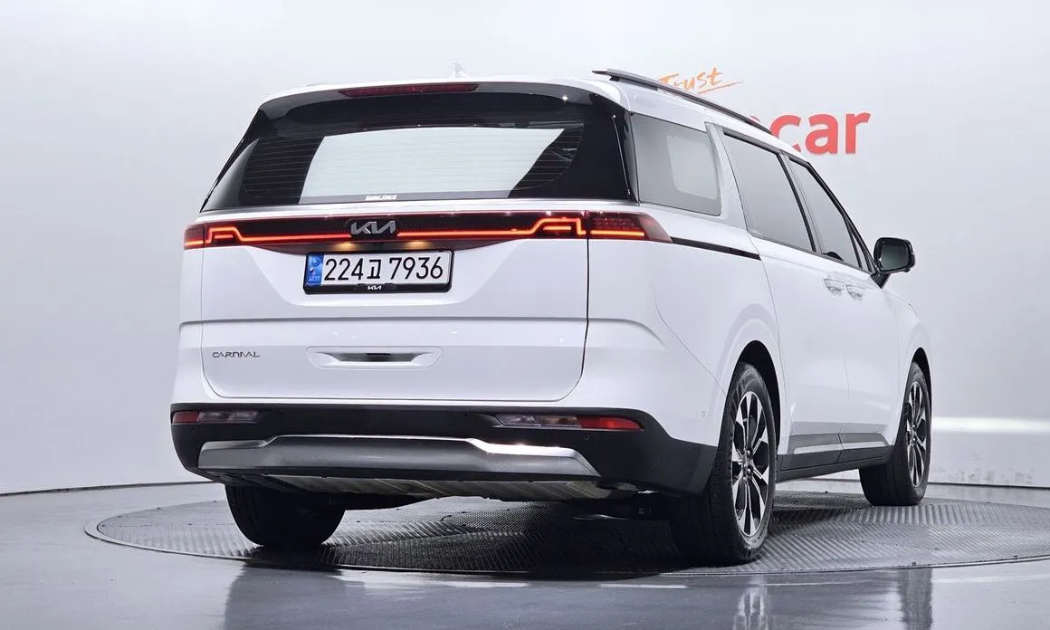 Kia Carnival — фото 4