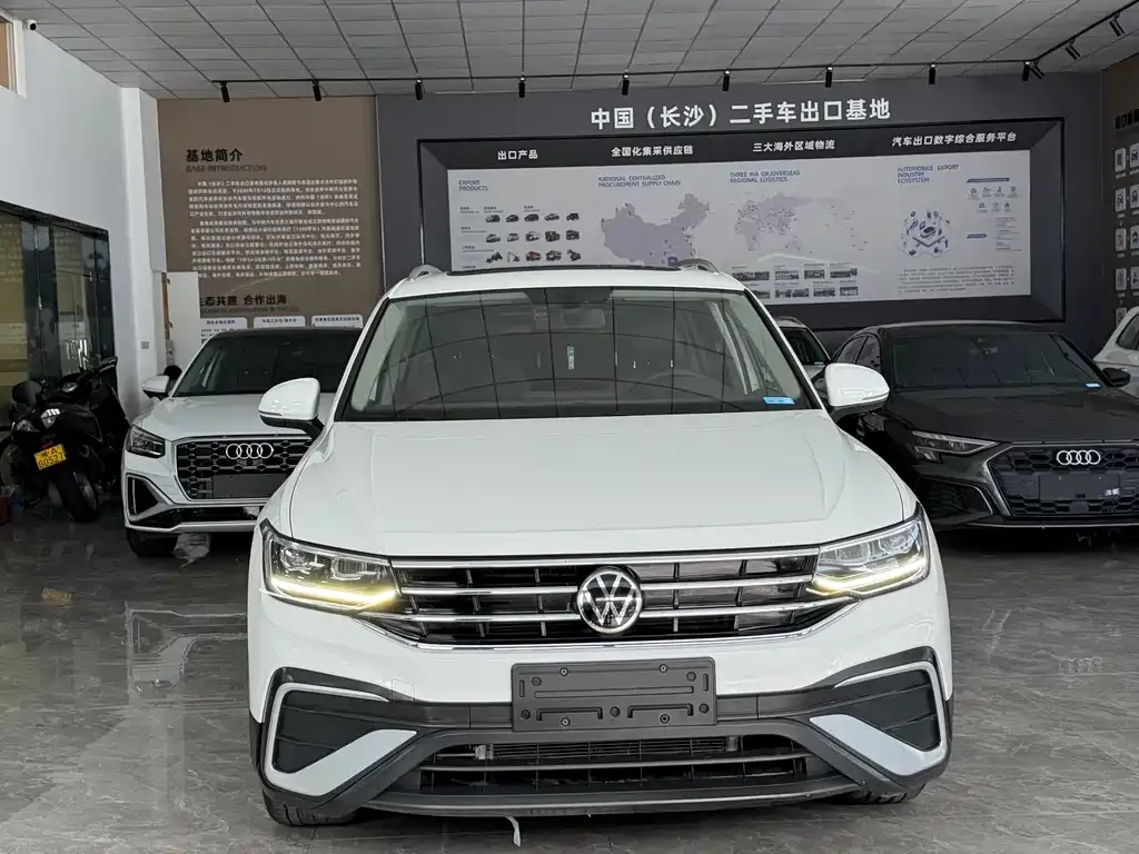Volkswagen Tiguan L — фото 7