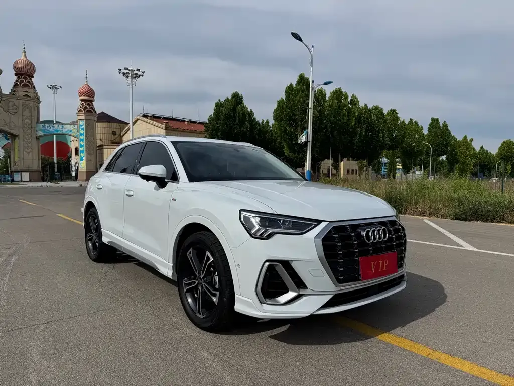 Audi Q3 — фото 10