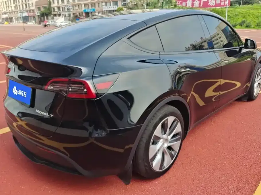 Tesla Model Y — фото 9