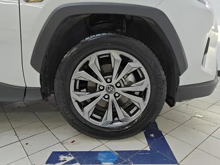 Toyota RAV4 — фото 9