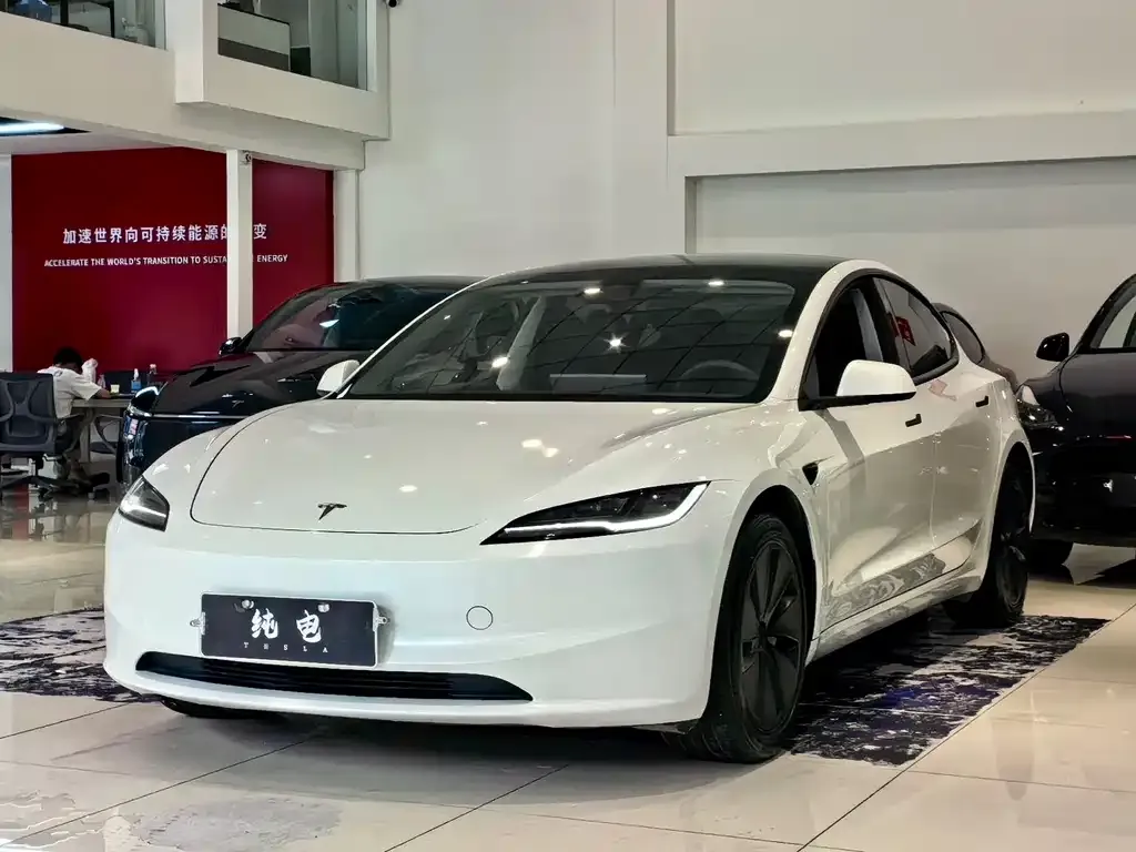 Tesla Model 3 — фото 1