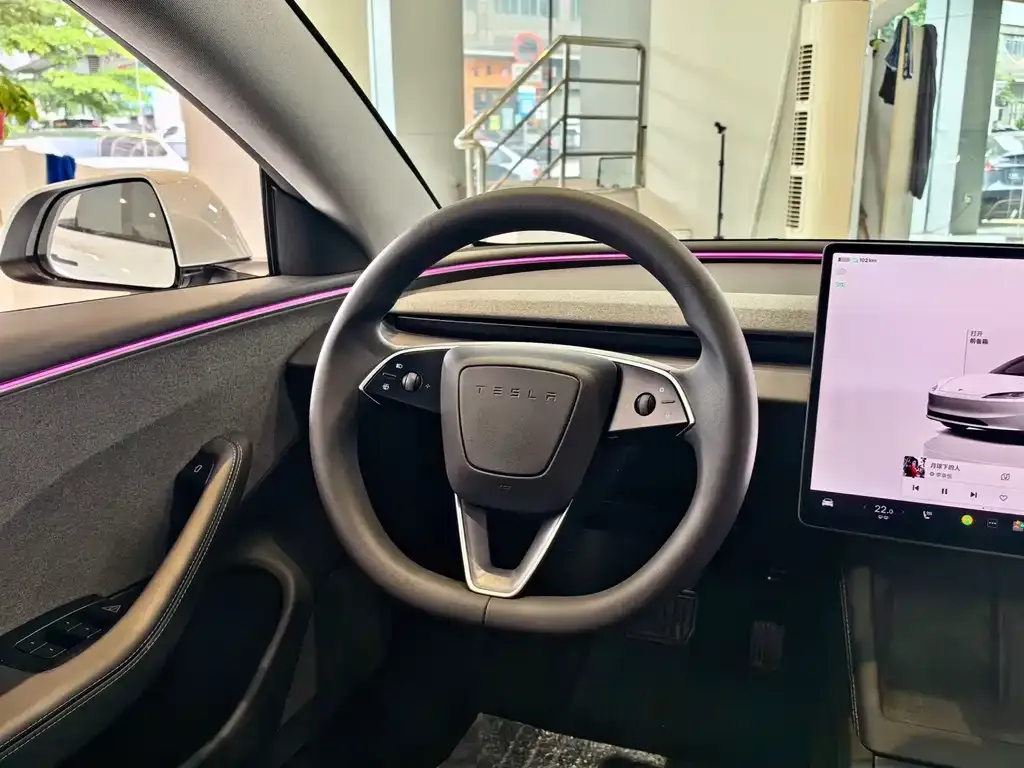 Tesla Model 3 — фото 9