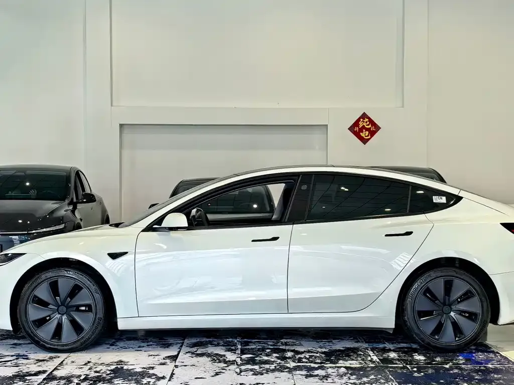 Tesla Model 3 — фото 10