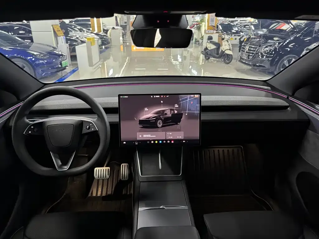 Tesla Model Y L — фото 9