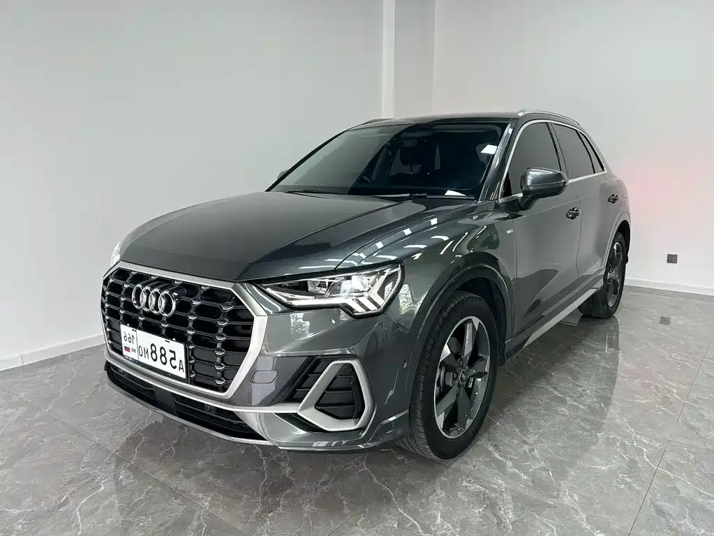 Audi Q3 — фото 1