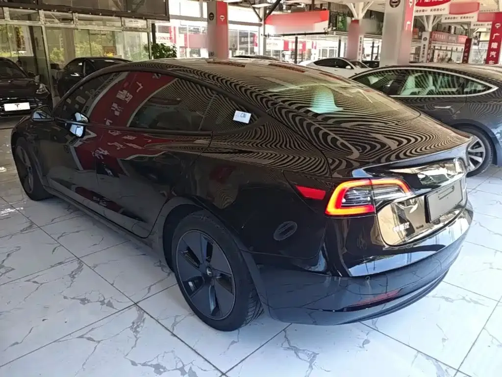 Tesla Model 3 — фото 6