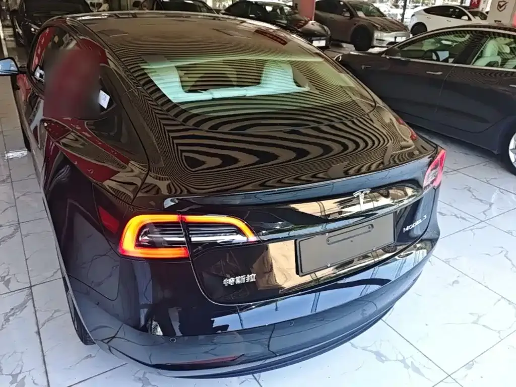 Tesla Model 3 — фото 10