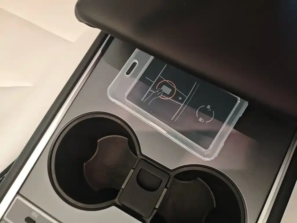 Tesla Model 3 — фото 3