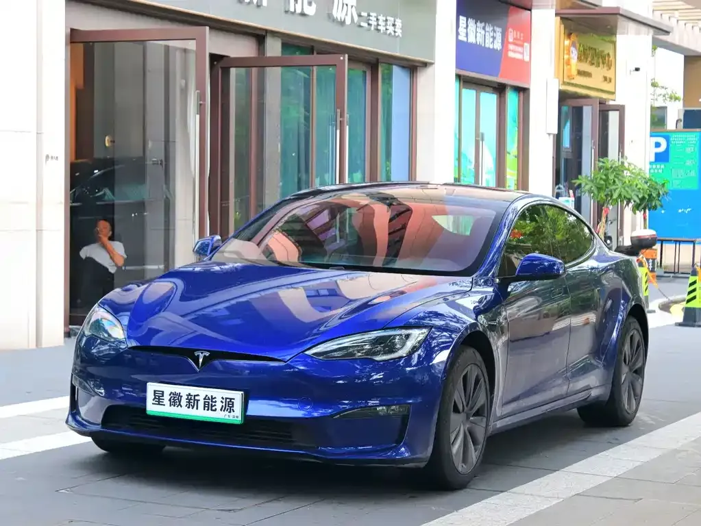 Tesla Model S — фото 1