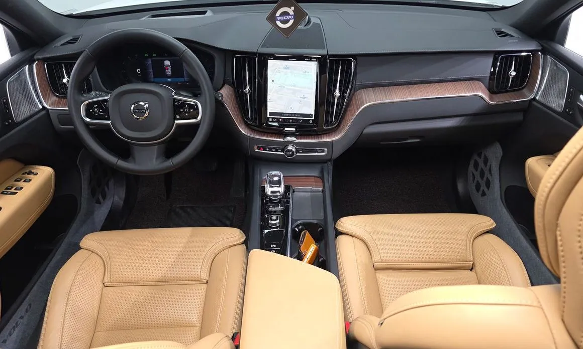 Volvo XC60 2025 из KR, фото 5