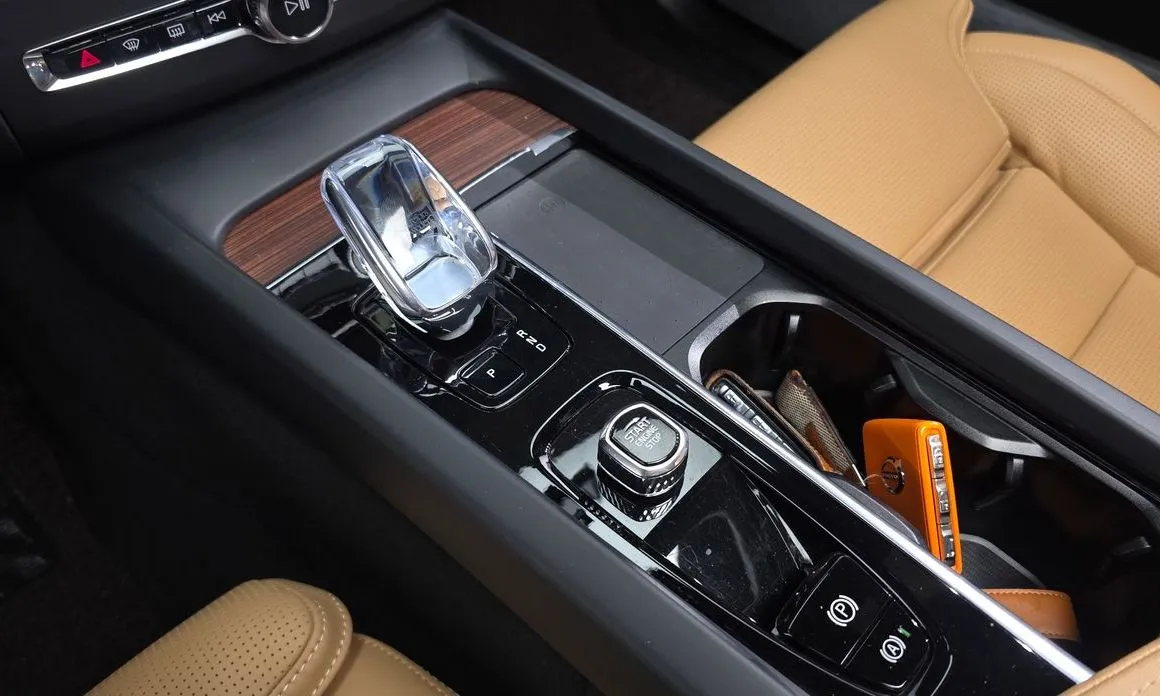 Volvo XC60 2025 из KR, фото 4