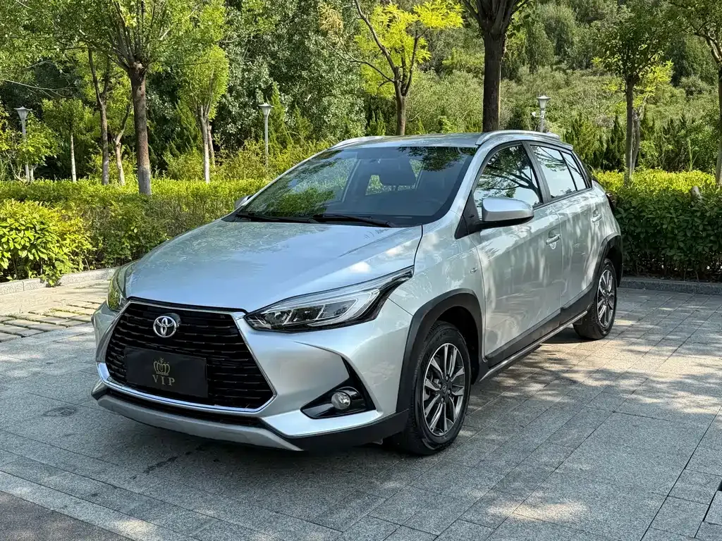 Toyota Yaris L — фото 1