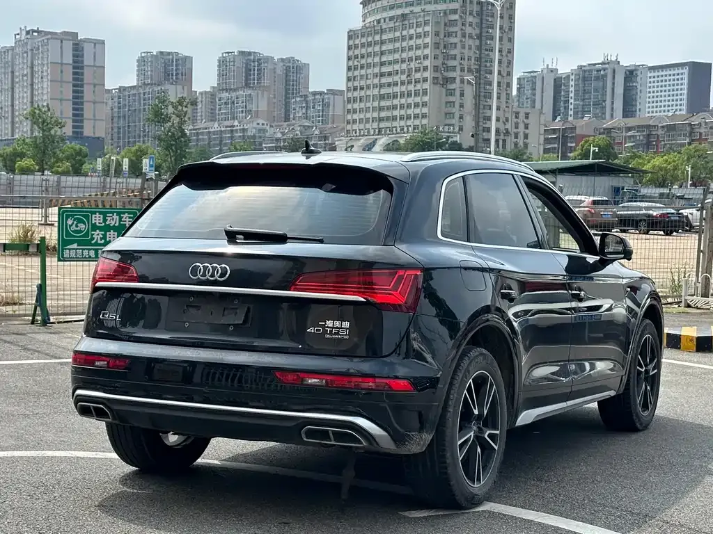 Audi Q5L — фото 5