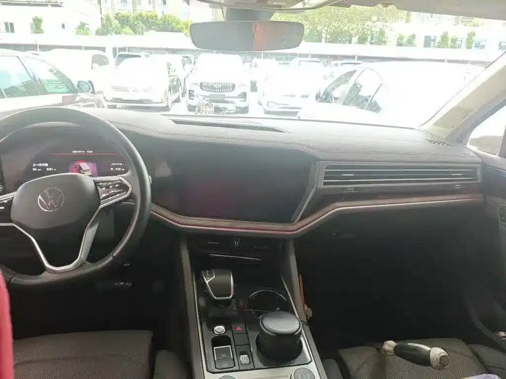 Volkswagen Touareg — фото 9