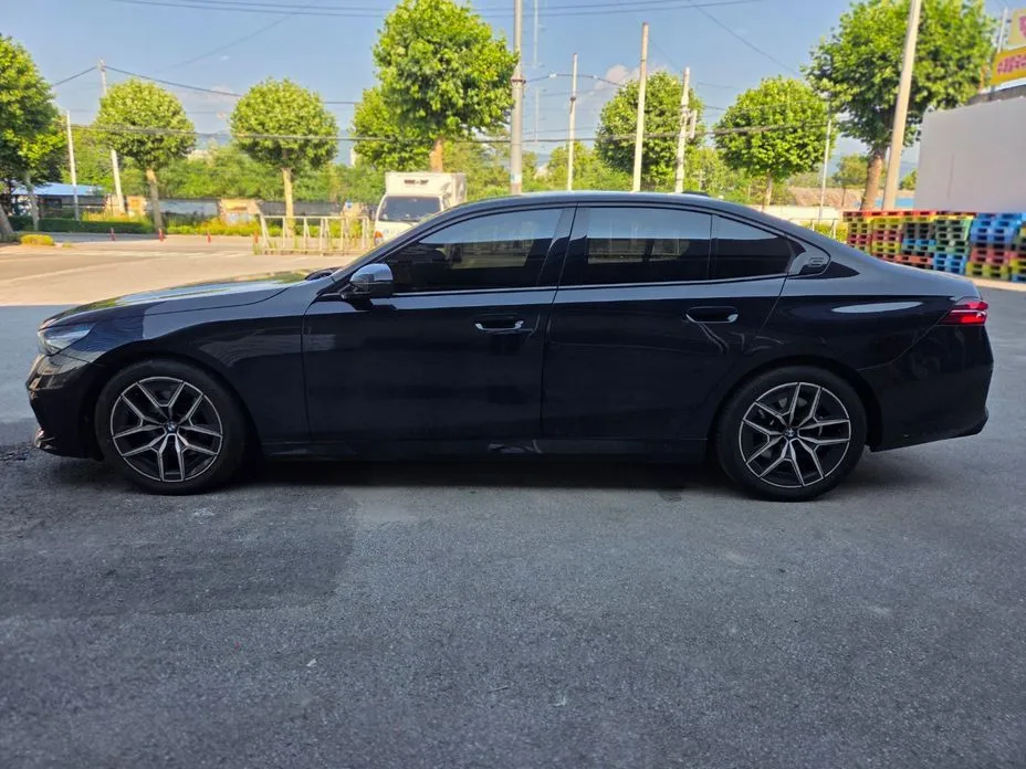 BMW 5-Series 2026 из KR, фото 10