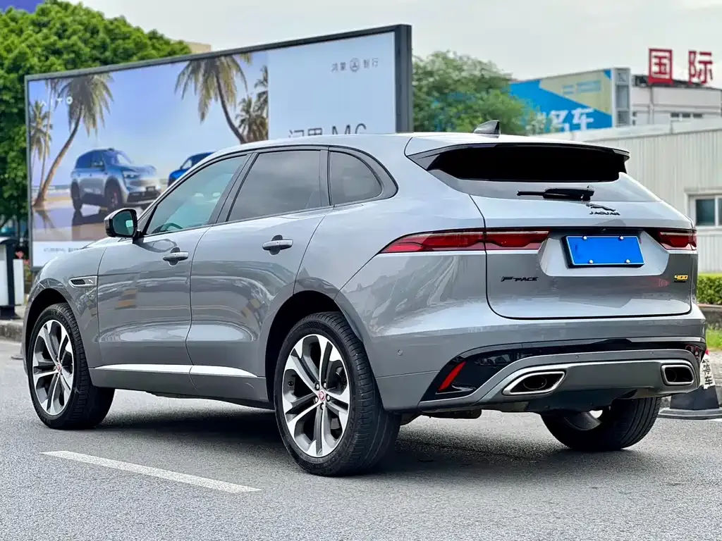 Jaguar F-PACE — фото 10