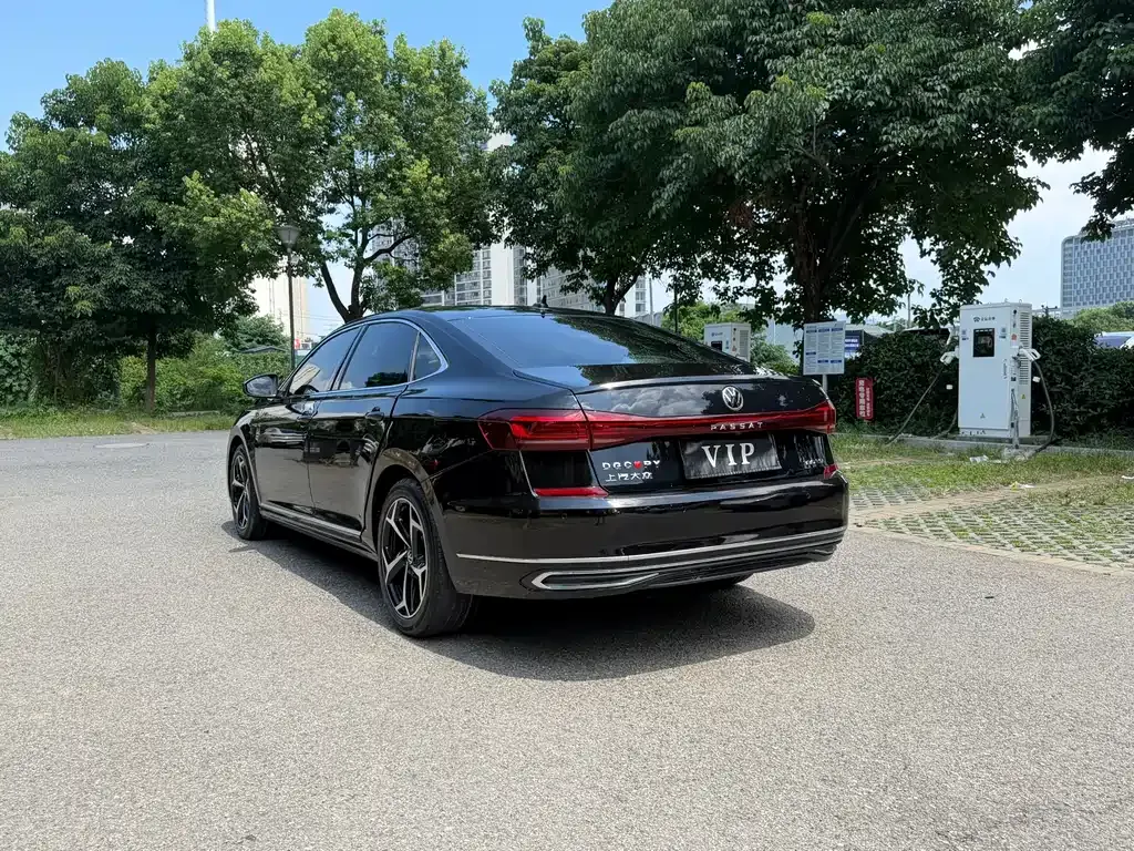 Volkswagen Passat — фото 10