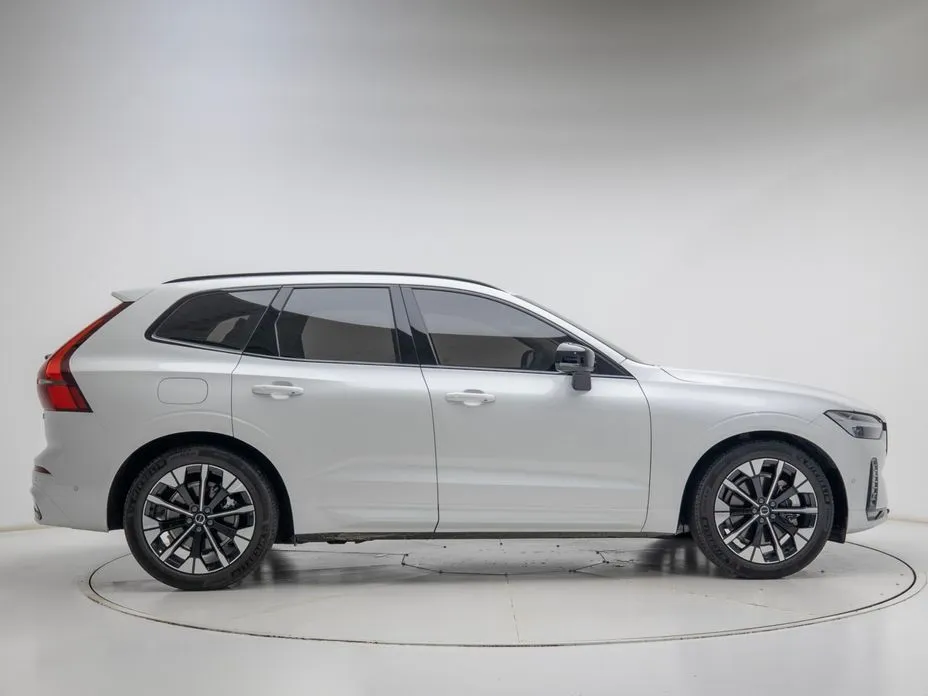 Volvo XC60 — фото 8